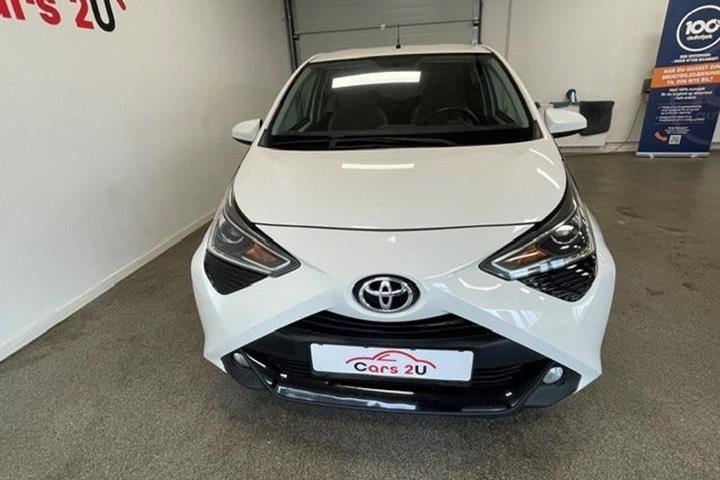 Hvid Toyota Aygo fra 2021