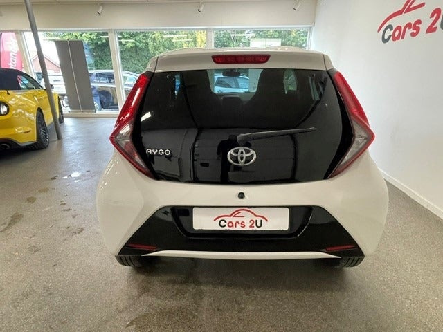 Hvid Toyota Aygo fra 2021
