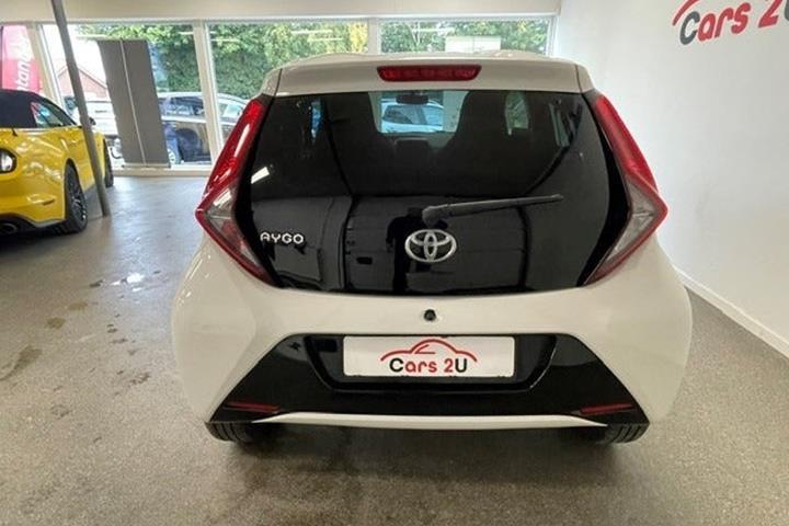 Hvid Toyota Aygo fra 2021