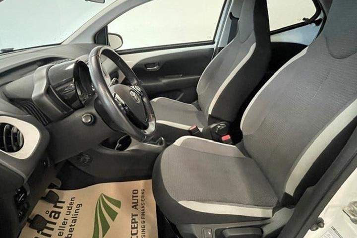 Hvid Toyota Aygo fra 2021