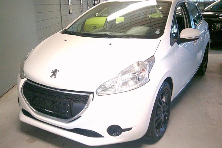 Gul Peugeot 208 fra 2015