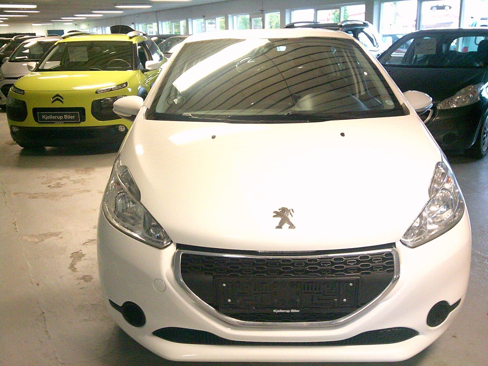 Gul Peugeot 208 fra 2015