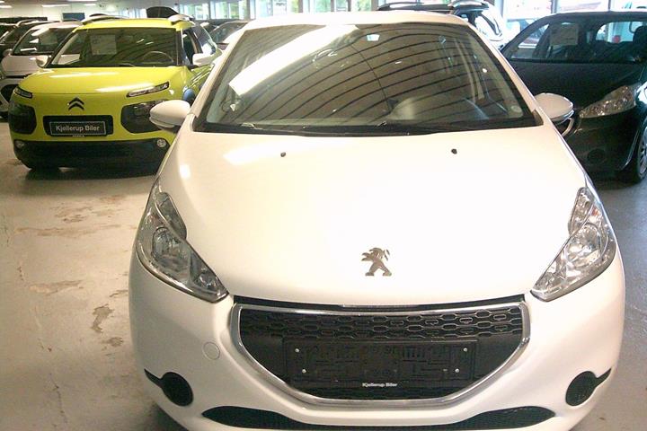 Gul Peugeot 208 fra 2015