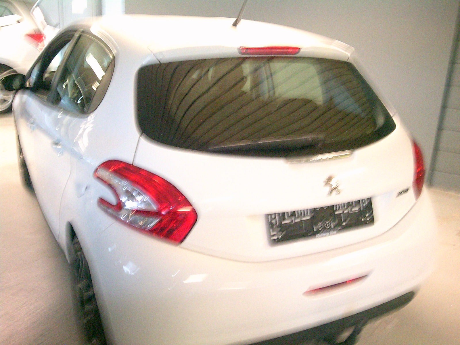Gul Peugeot 208 fra 2015