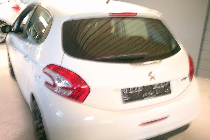 Gul Peugeot 208 fra 2015