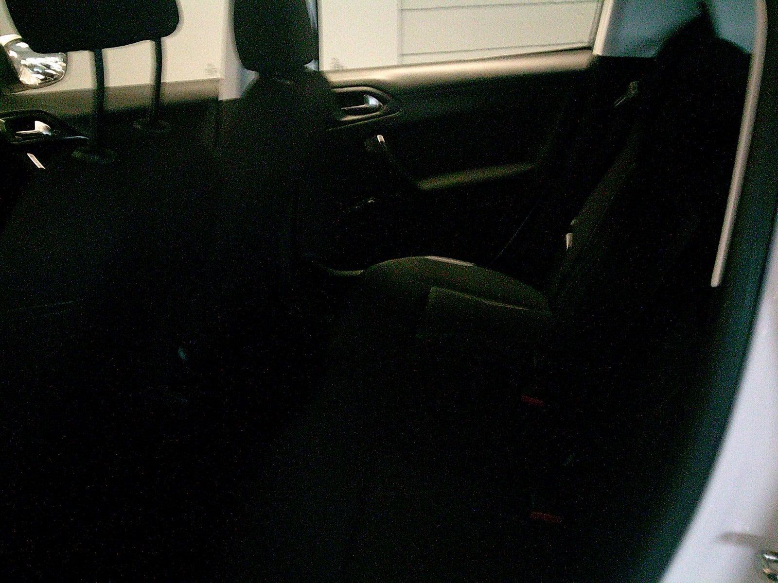 Gul Peugeot 208 fra 2015