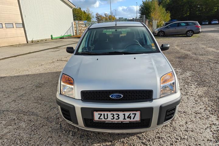 Gul Ford Fusion fra 2009