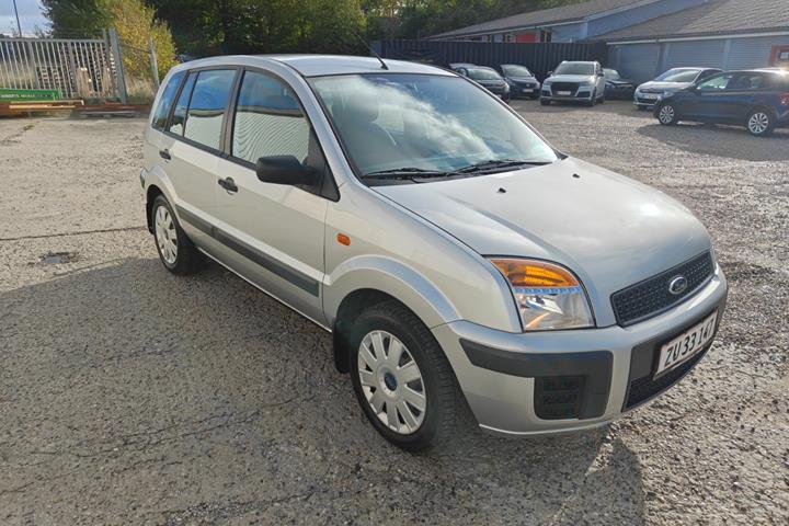 Gul Ford Fusion fra 2009