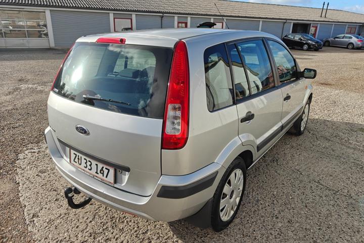 Gul Ford Fusion fra 2009