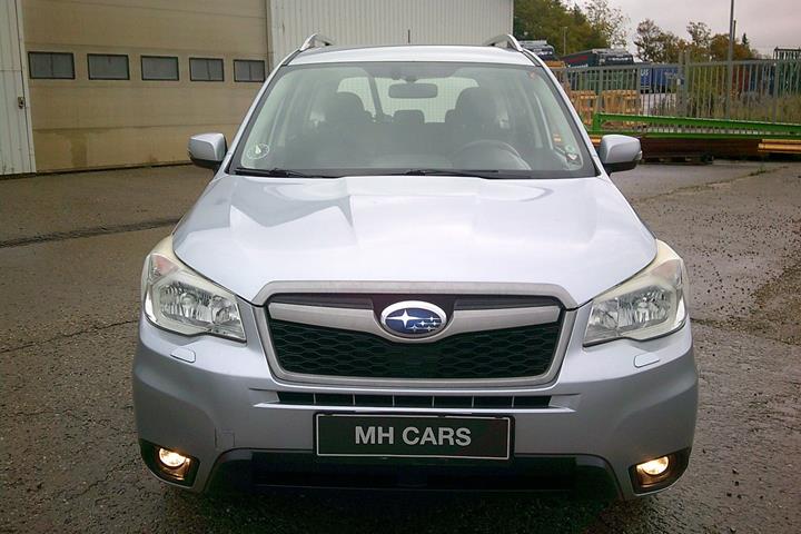 Gul Subaru Forester fra 2013