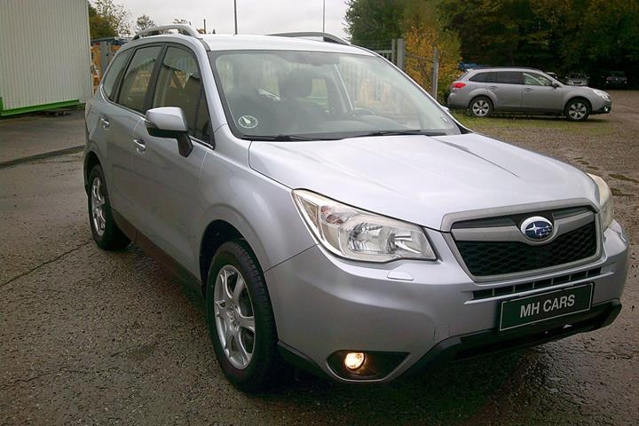 Gul Subaru Forester fra 2013