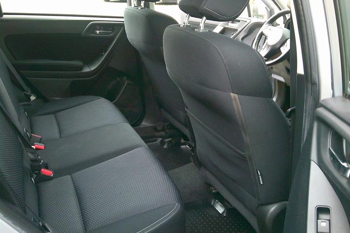Gul Subaru Forester fra 2013