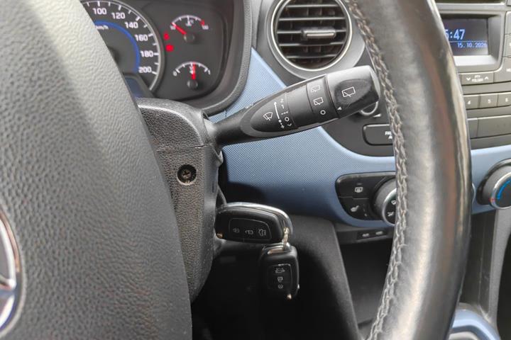 Gul Hyundai i10 fra 2014