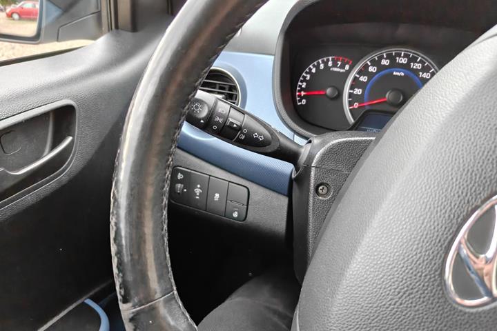Gul Hyundai i10 fra 2014