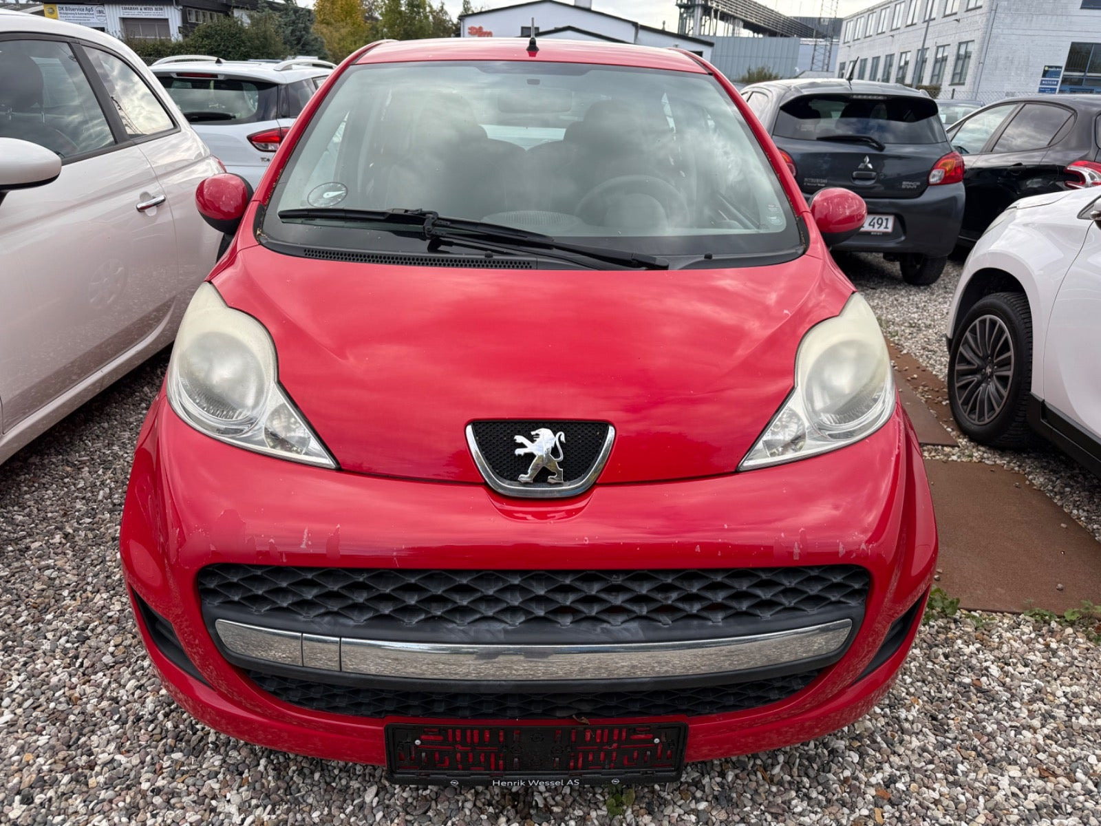 Rød Peugeot 107 fra 2010