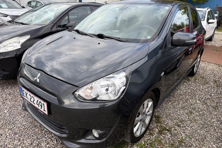 Grå Mitsubishi Space Star fra 2015