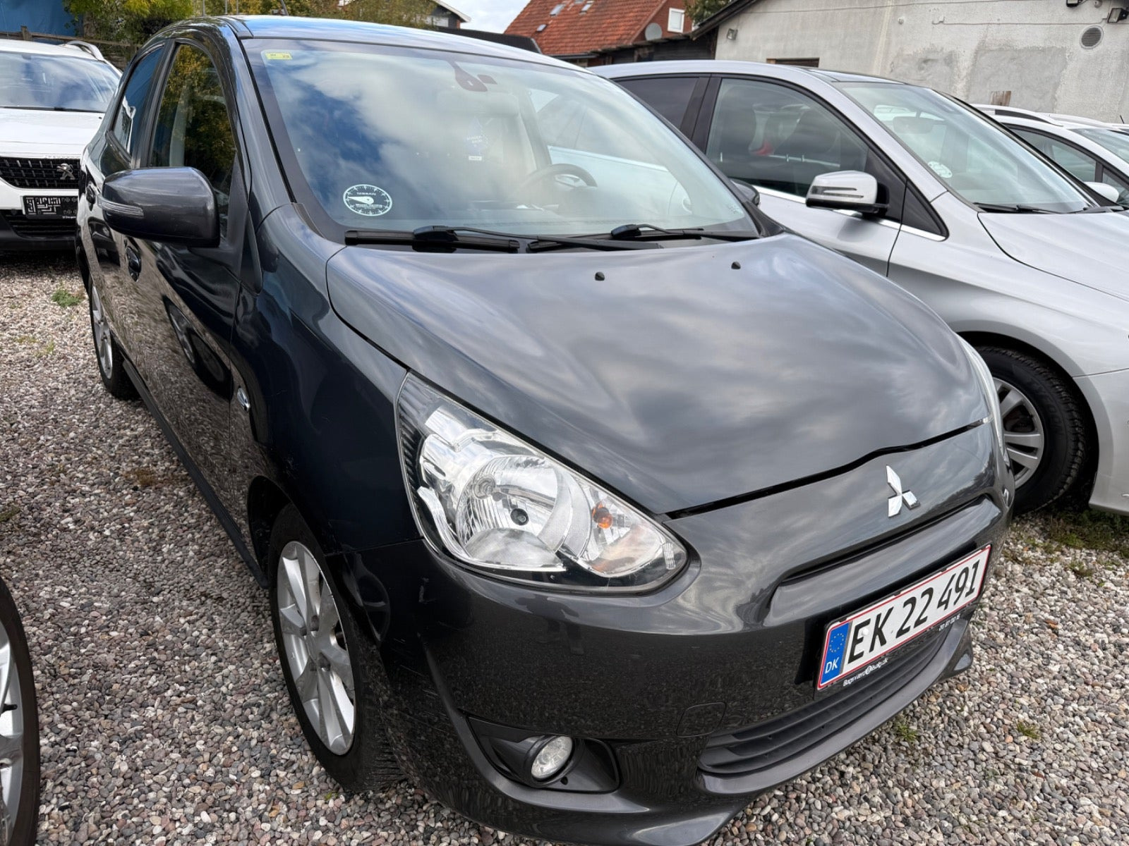 Grå Mitsubishi Space Star fra 2015