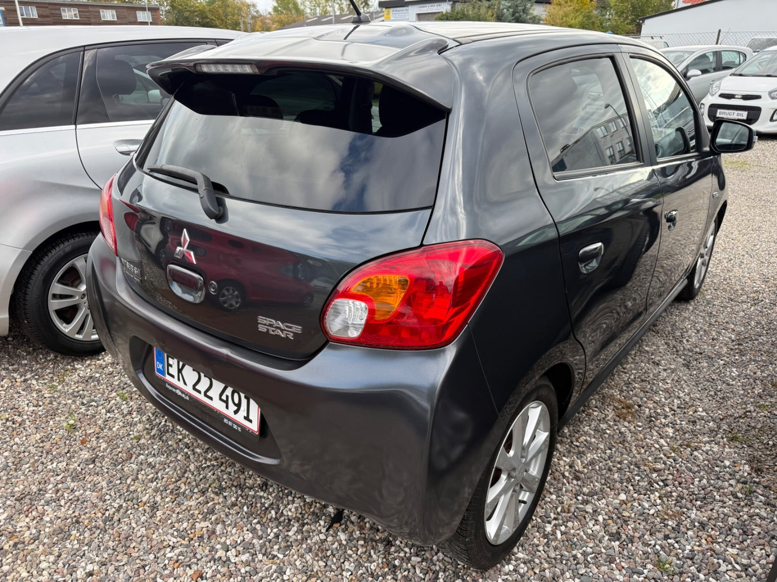 Grå Mitsubishi Space Star fra 2015