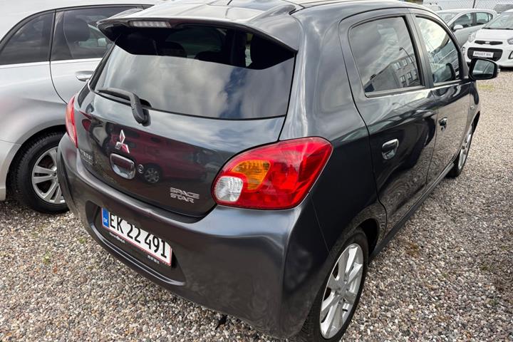 Grå Mitsubishi Space Star fra 2015