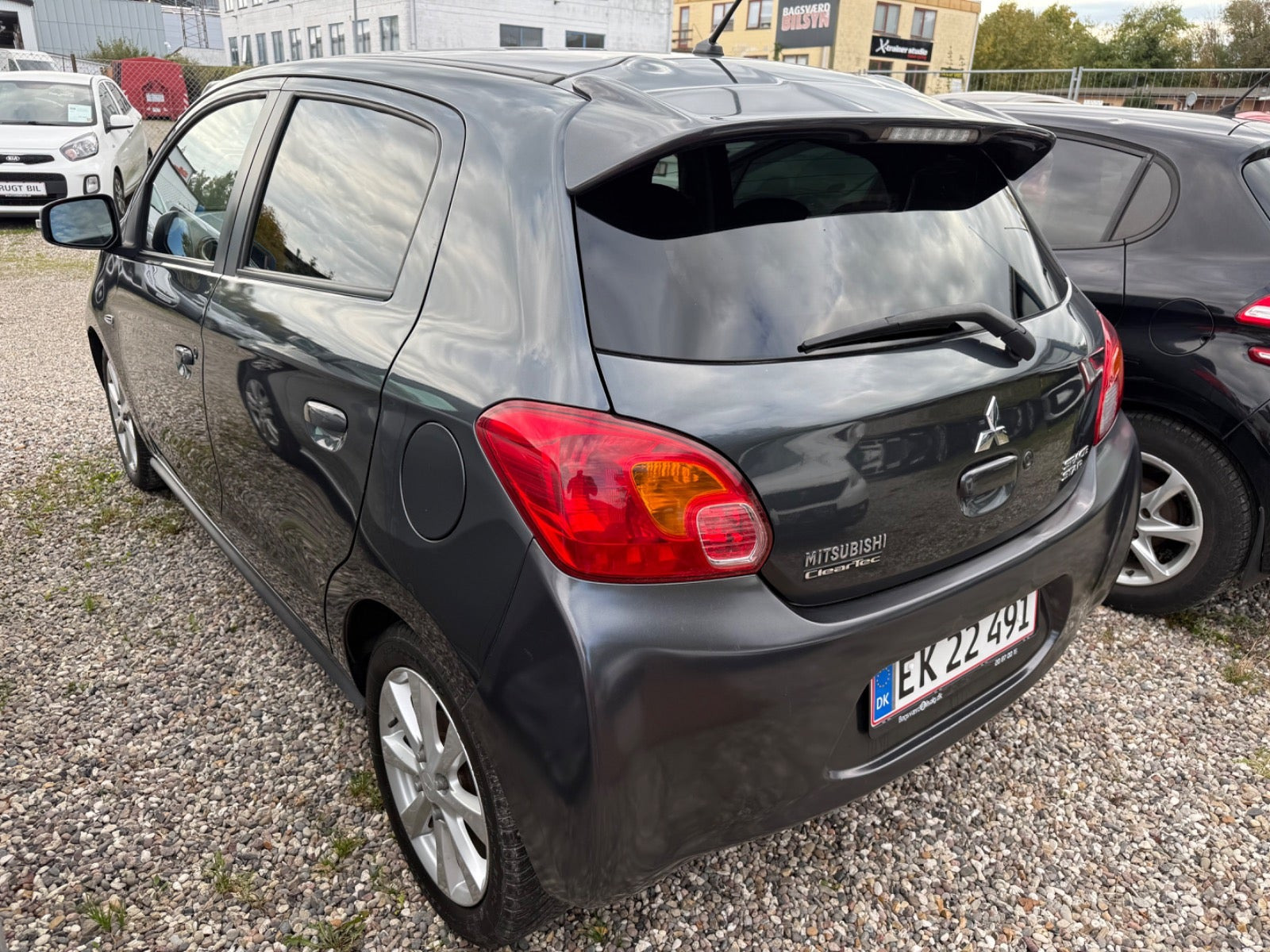 Grå Mitsubishi Space Star fra 2015