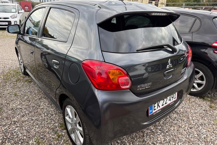 Grå Mitsubishi Space Star fra 2015