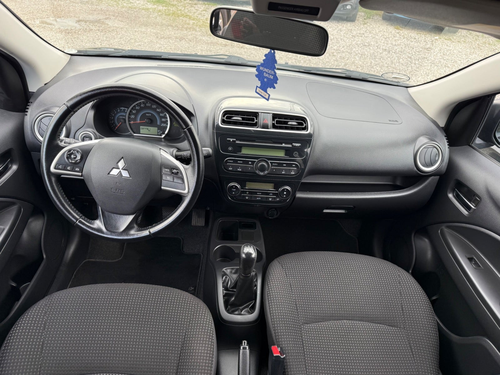 Grå Mitsubishi Space Star fra 2015
