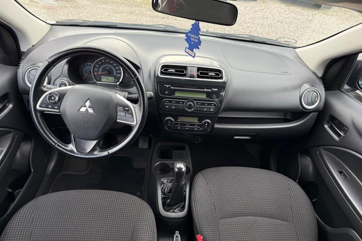 Grå Mitsubishi Space Star fra 2015