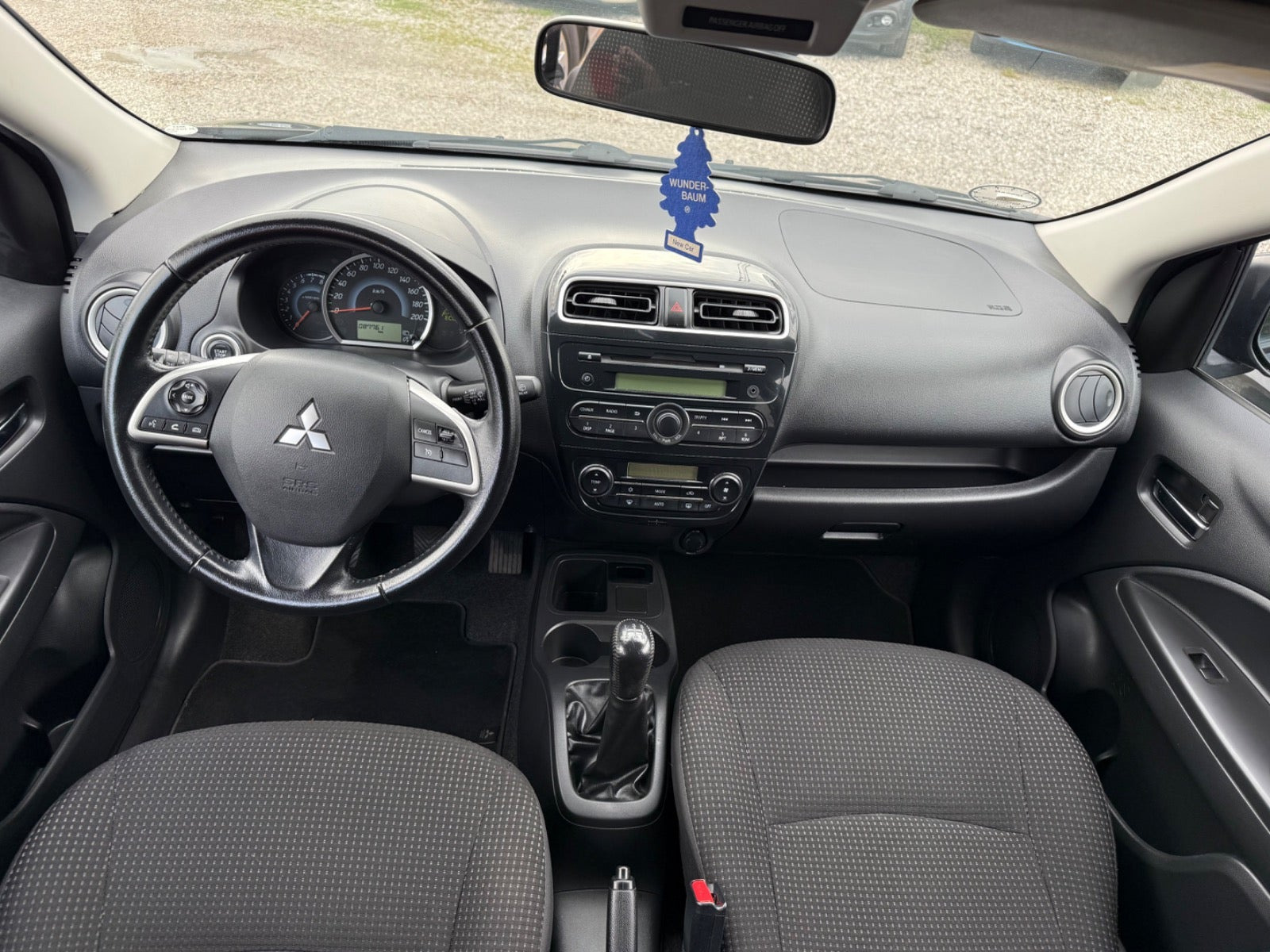 Grå Mitsubishi Space Star fra 2015
