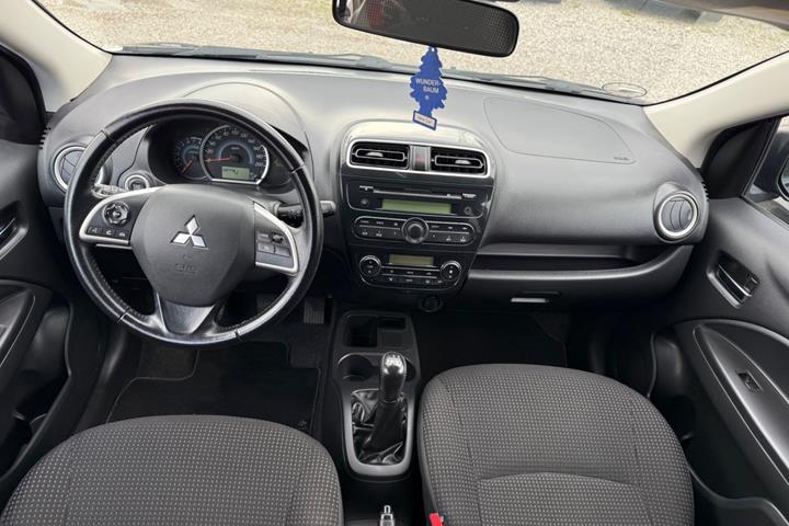 Grå Mitsubishi Space Star fra 2015