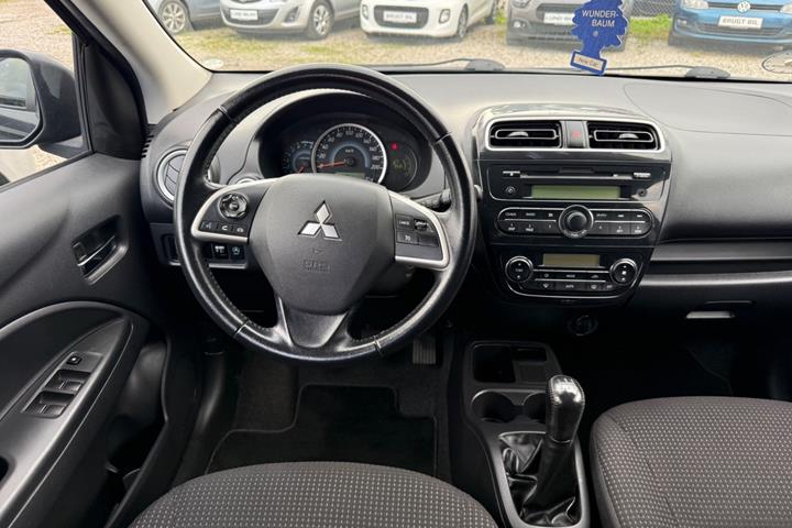 Grå Mitsubishi Space Star fra 2015