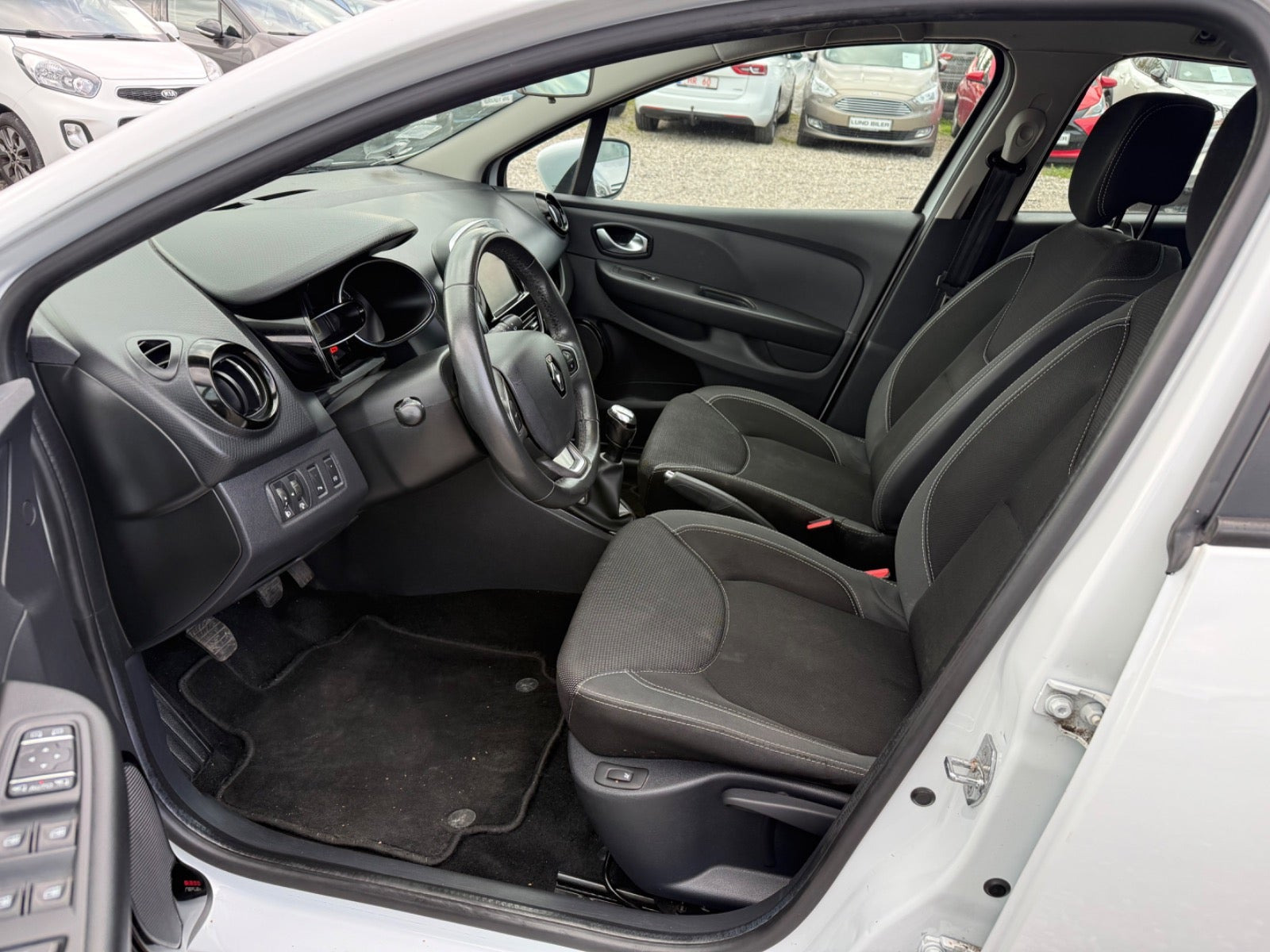 Hvid Renault Clio IV fra 2016