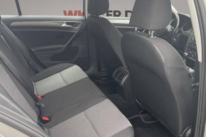 Orange VW Golf VII fra 2015