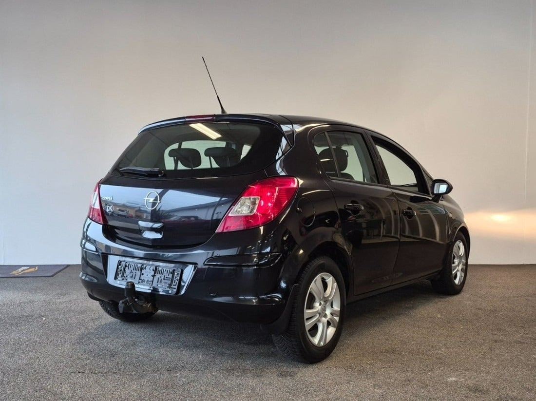 Sort Opel Corsa fra 2009
