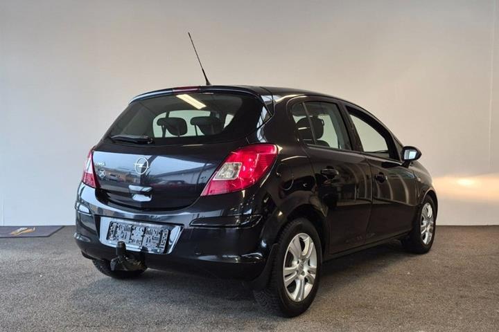 Sort Opel Corsa fra 2009