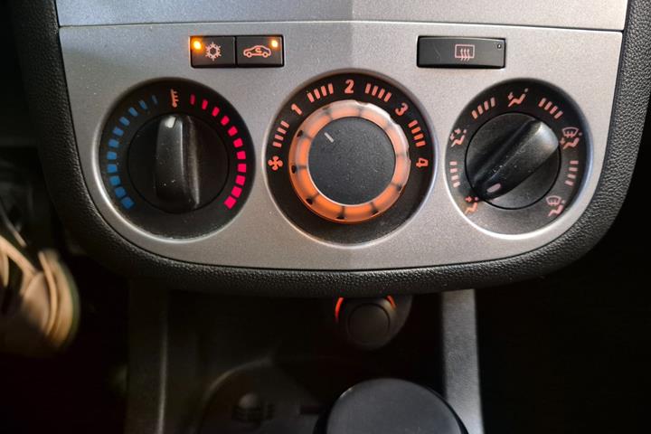 Sort Opel Corsa fra 2009