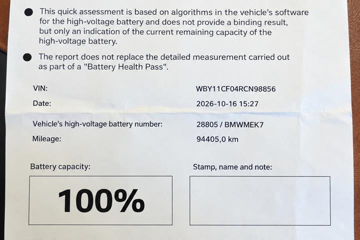 Blå BMW iX fra 2024