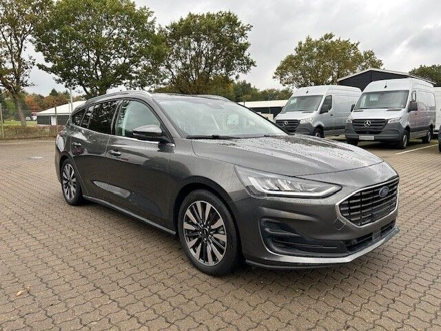 Grå Ford Focus fra 2024