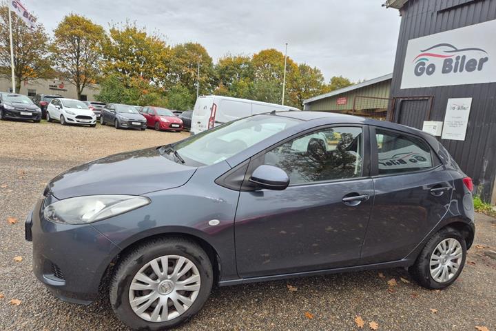 Grøn Mazda 2 fra 2009