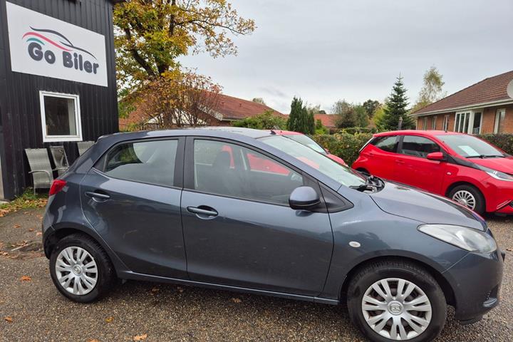 Grøn Mazda 2 fra 2009