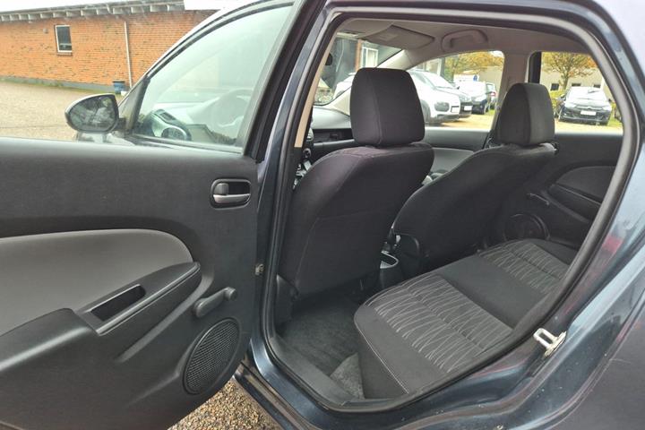 Grøn Mazda 2 fra 2009