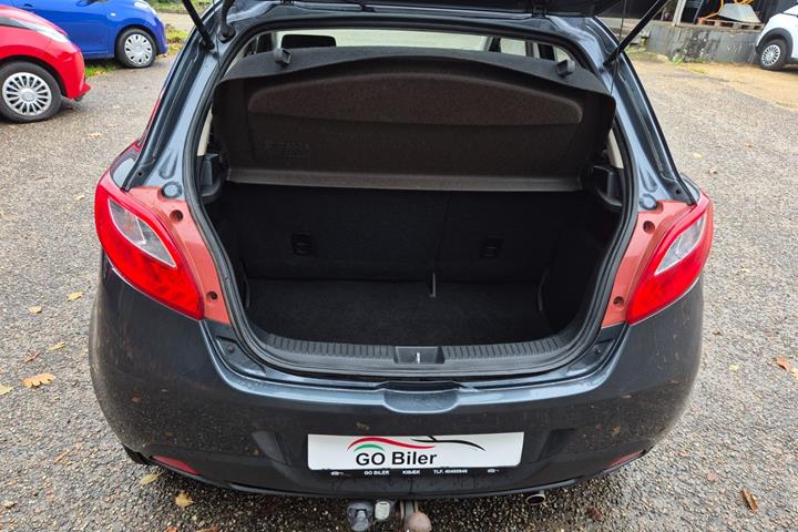 Grøn Mazda 2 fra 2009
