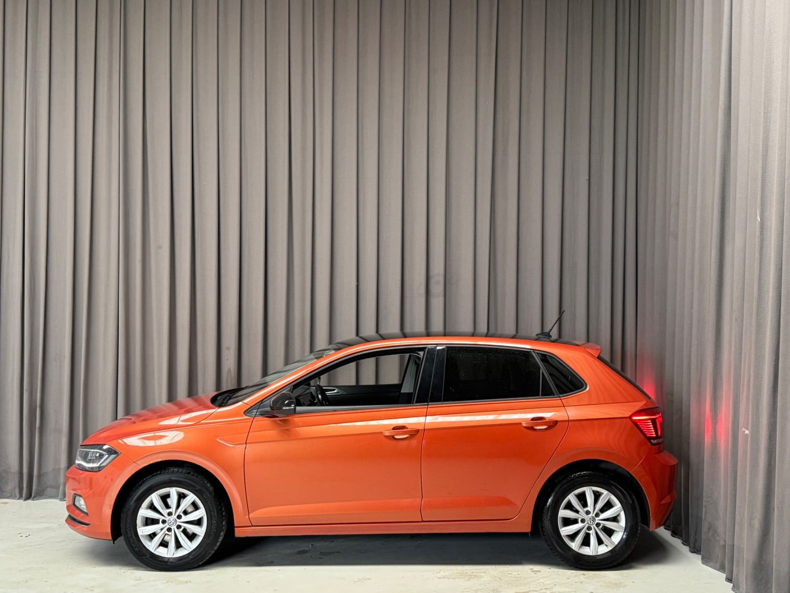 Orange VW Polo fra 2019