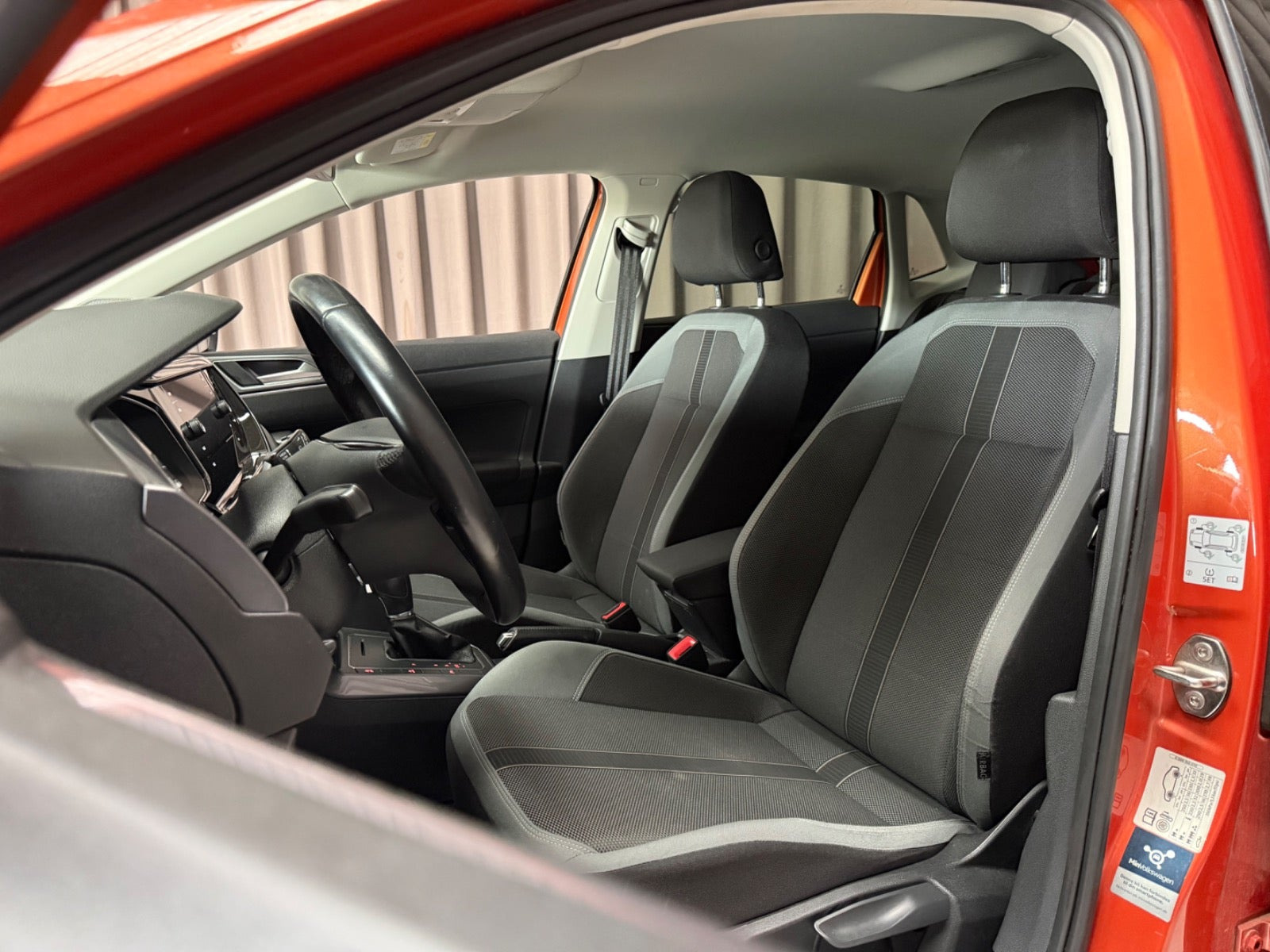 Orange VW Polo fra 2019