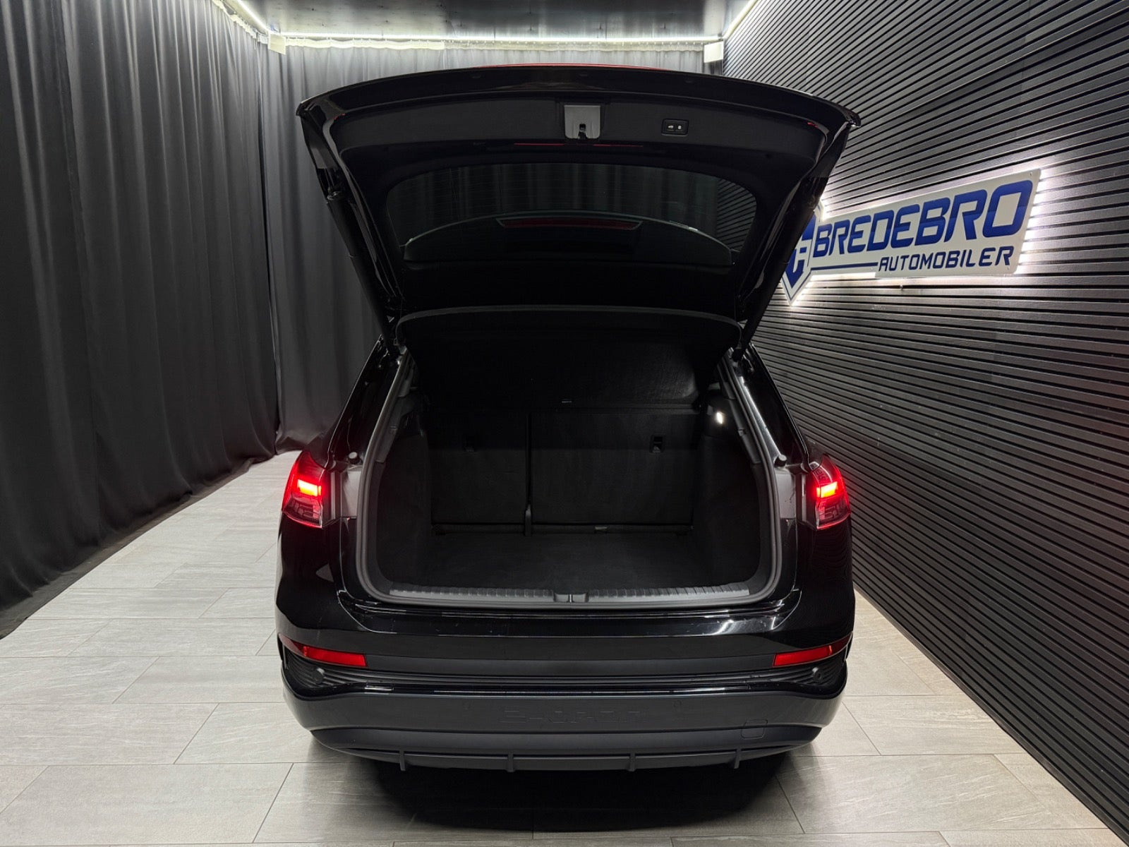 Sort Audi Q4 e-tron fra 2024