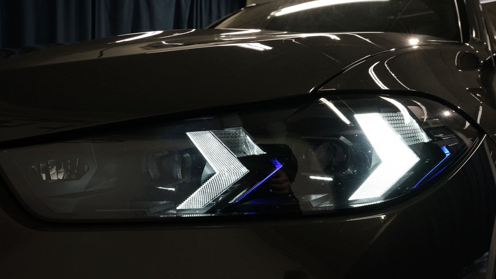 Grå BMW X5 fra 2023