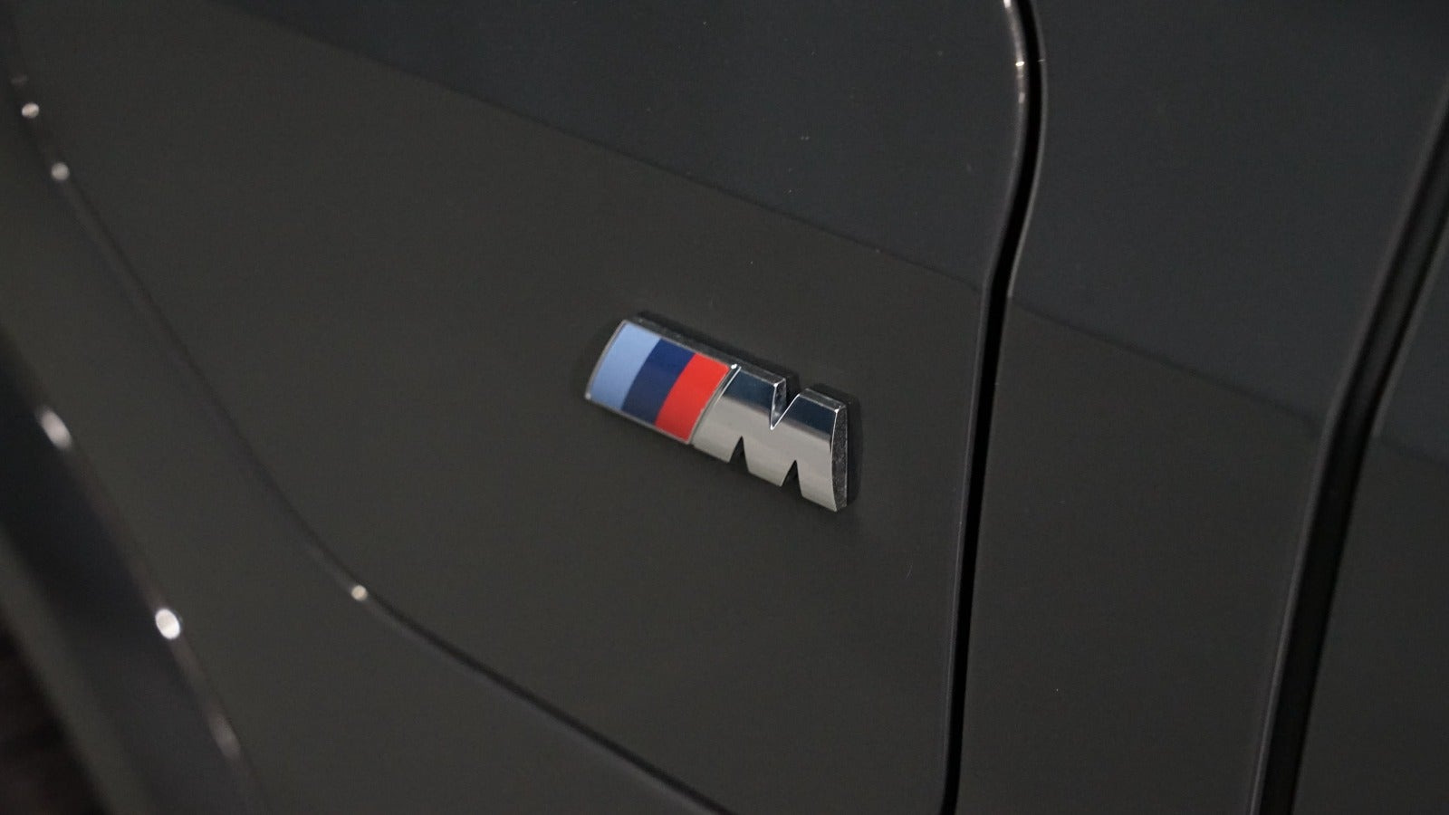 Grå BMW X5 fra 2023