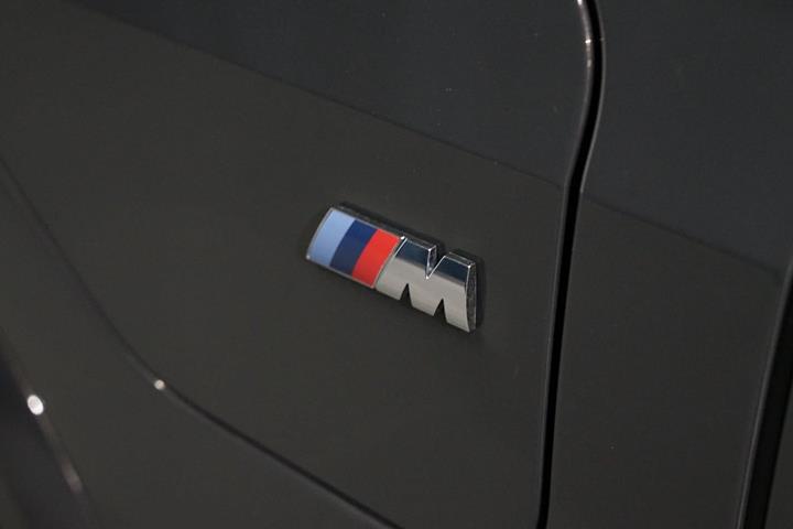 Grå BMW X5 fra 2023