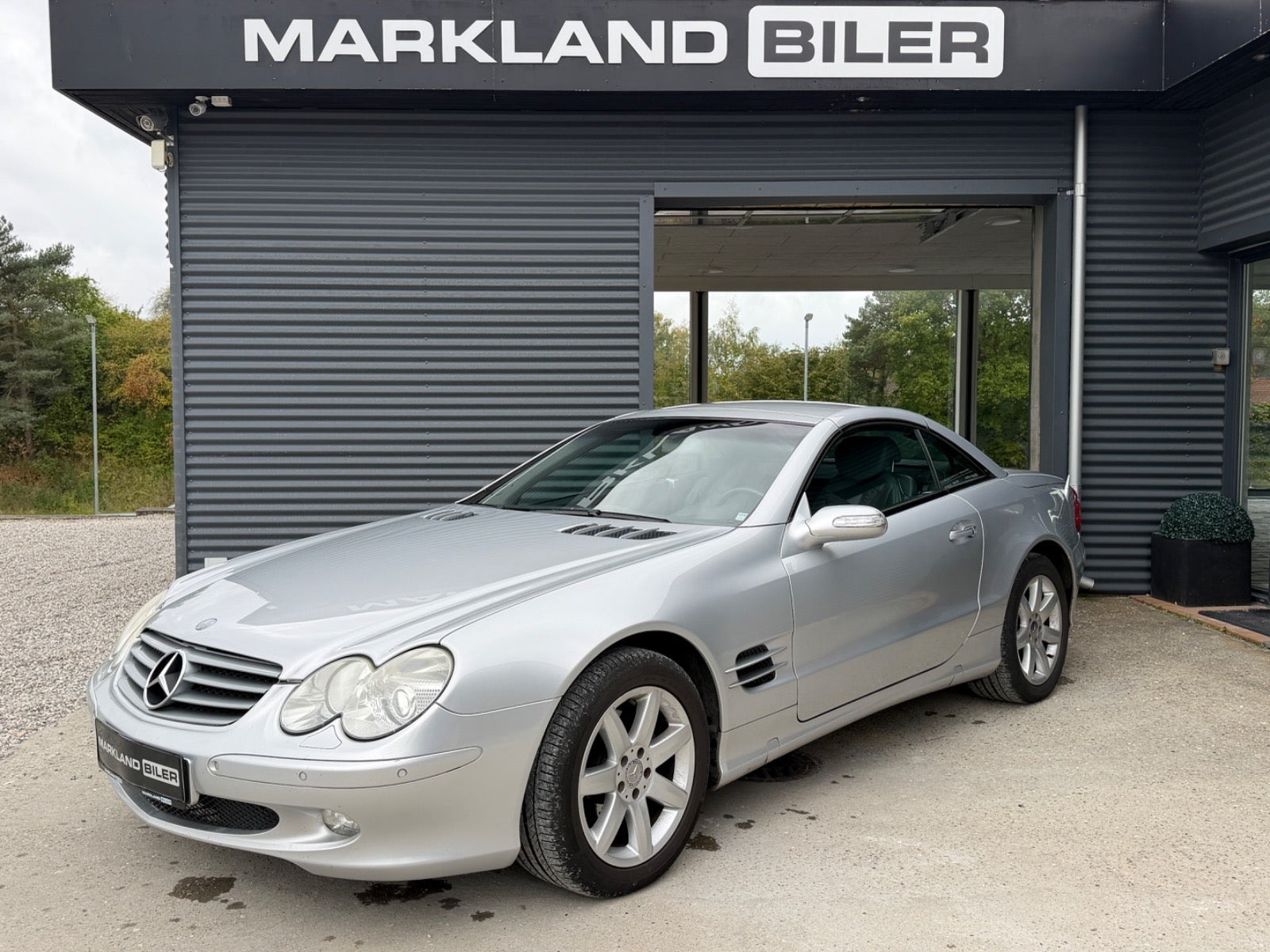 Sølv Mercedes SL350 fra 2005