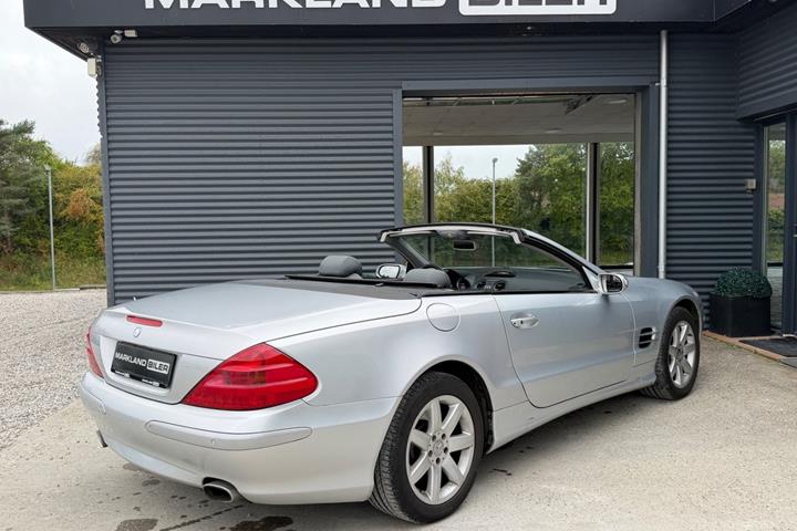 Sølv Mercedes SL350 fra 2005