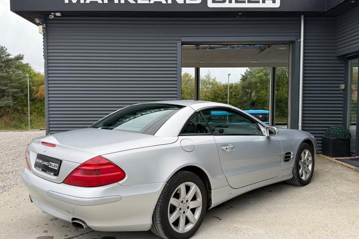 Sølv Mercedes SL350 fra 2005